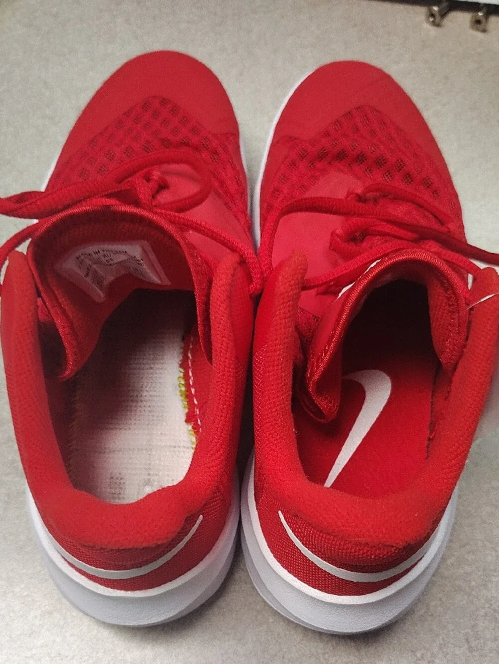 Nike Red Men's Athletic Mesh Sneakers with White Midsole. Missing Left Sole US 7